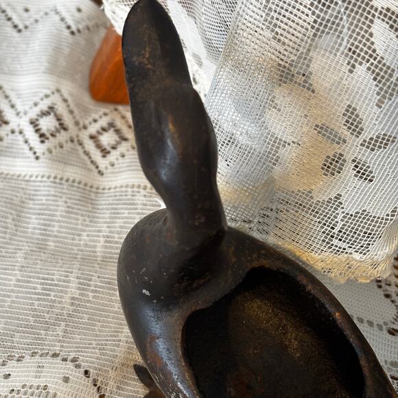 Primitive Vintage Cast Iron Pelican Duck Goose Heavy Opens Decor - Picture 6 of 7